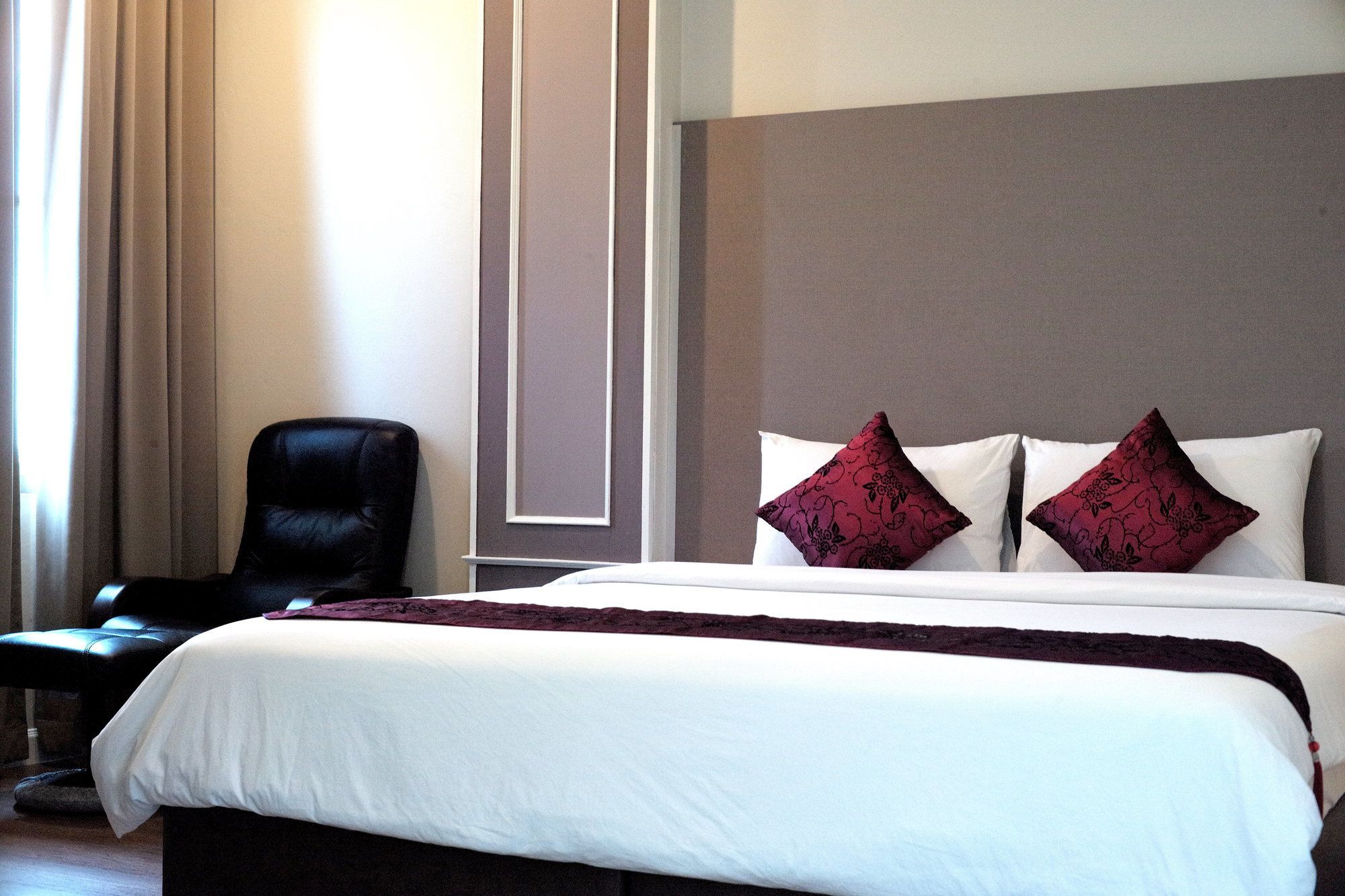 J Park Hotel